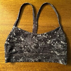 Lululemon sports bra